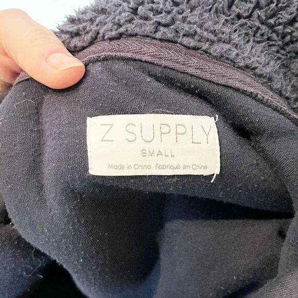 Z Supply Dakota Dropped Shoulder Full Zip Winter Sherpa Jacket Navy Small - Picture 3 of 6